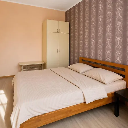 крехівська 5 в центрі, біля тц форум, дві спальні,самопоселення Apartmán Lvov