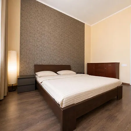 Apartmán крехівська 5 в центрі, біля тц форум, дві спальні,самопоселення Lvov