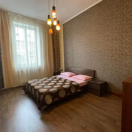 Daire крехівська 5,апартаменти зі світлом в центрі, дві спальні Lviv